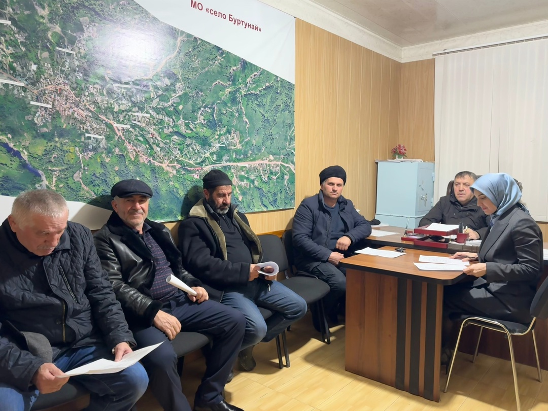 Первая в 2025 году сессия собрания депутатов седьмого созыва прошла в Буртунае.