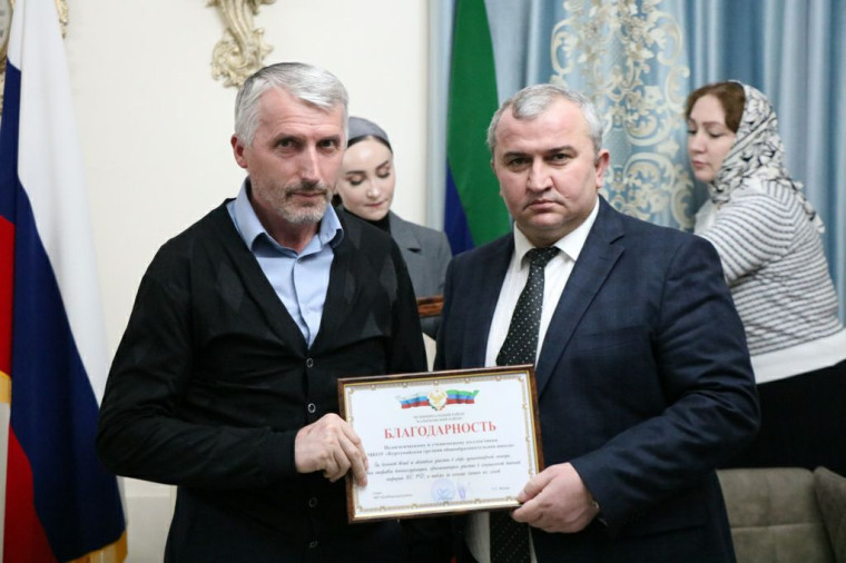 Глава Казбековского района поблагодарил всех, кто оказал помощь фронту. Глава Казбековского района поблагодарил всех, кто оказал помощь фронту.